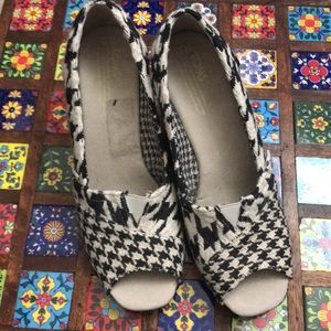 Toms Espadrilles NWOT